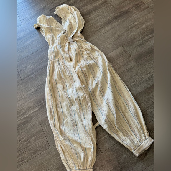 SALE🤍ANTIK BATIK Mimi jumpsuit ✨ - Picture 9 of 14